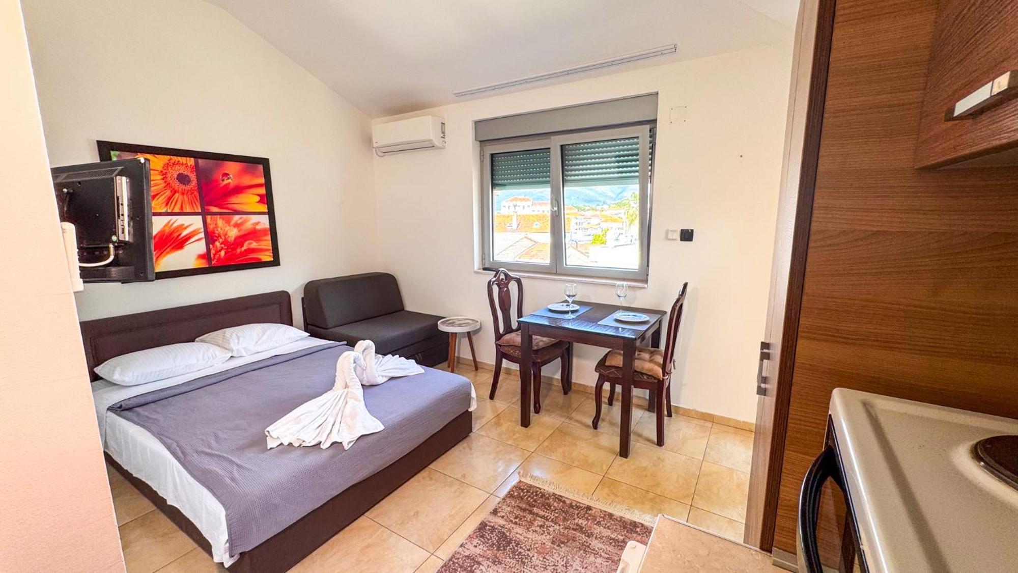 Qumi Apartments Tivat Exterior foto