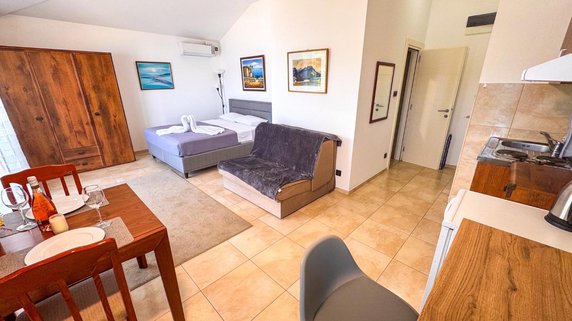 Qumi Apartments Tivat Exterior foto