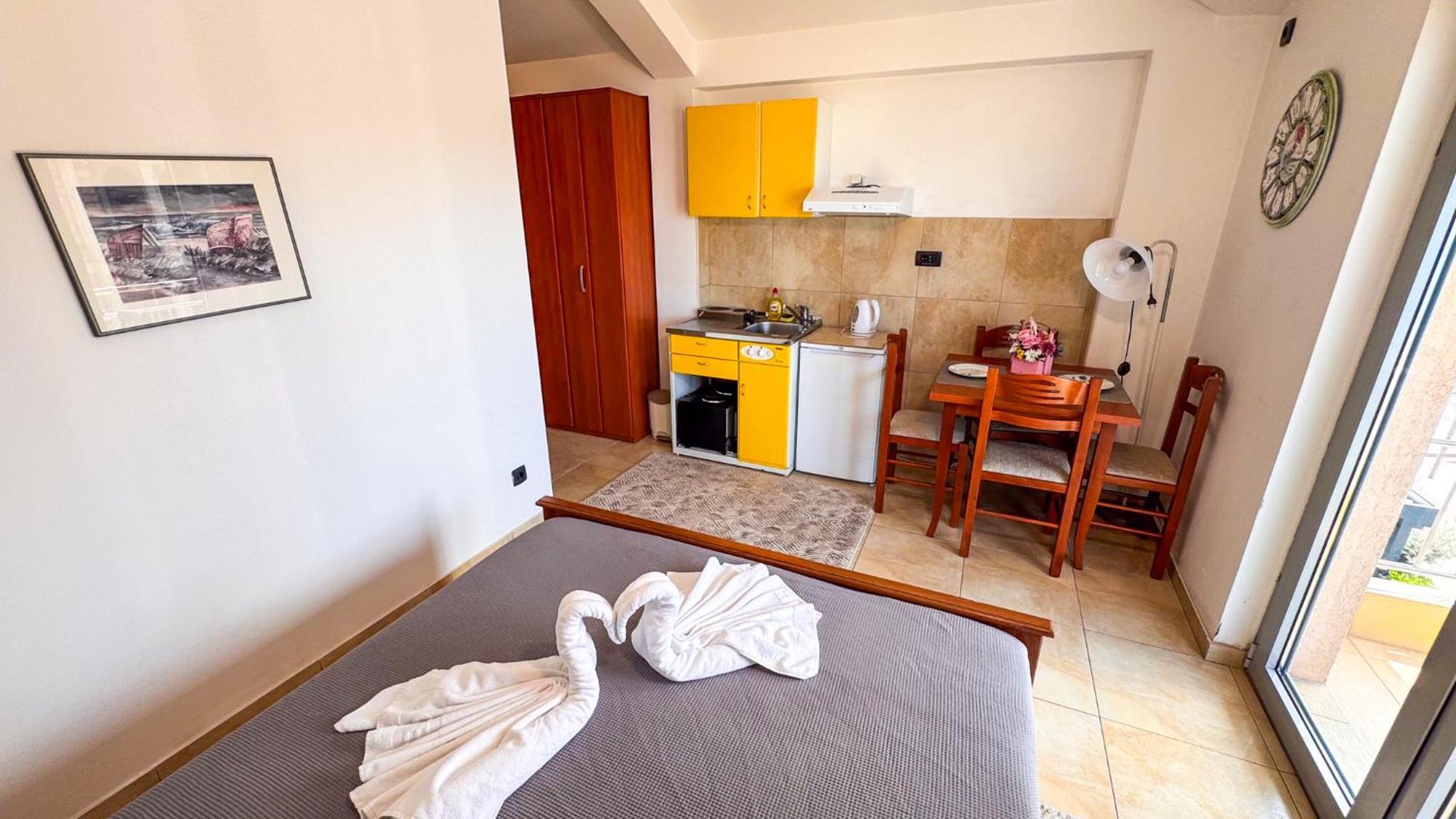 Qumi Apartments Tivat Exterior foto